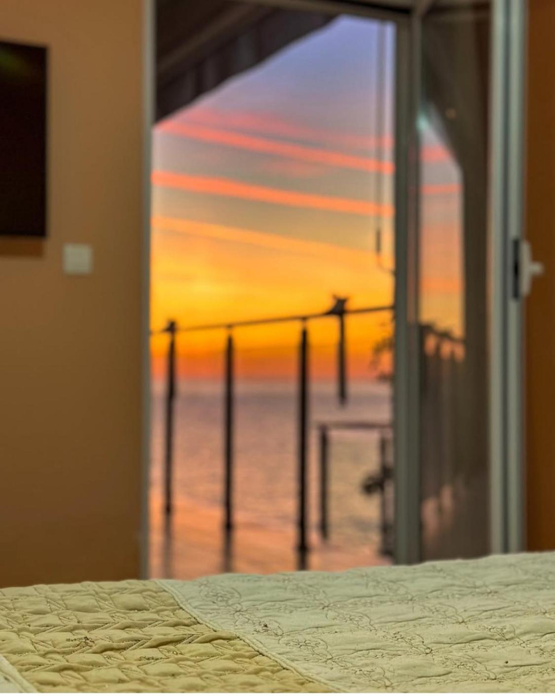 Paradise Beachfront View 1 Бар Екстериор снимка